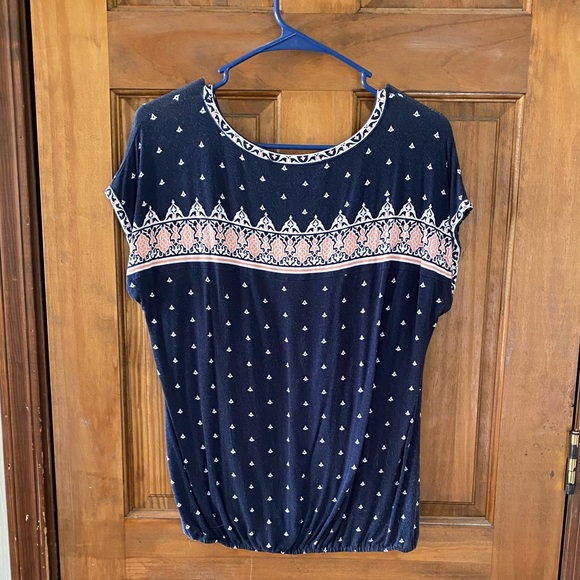 Short sleeve navy patterned top - Picture 2 of 2